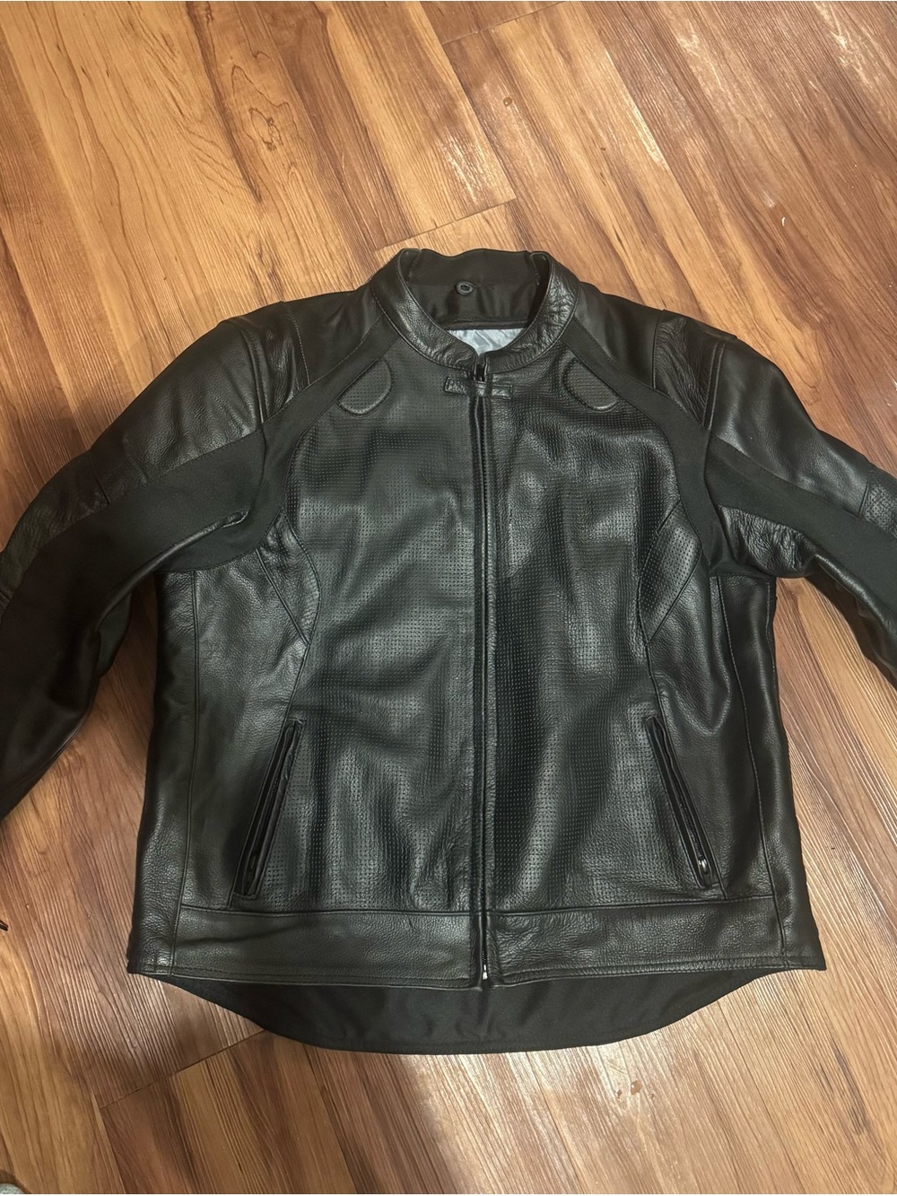 BILT Men's Black motorcycle Leather Jacket -  size 48 Classic Biker Style